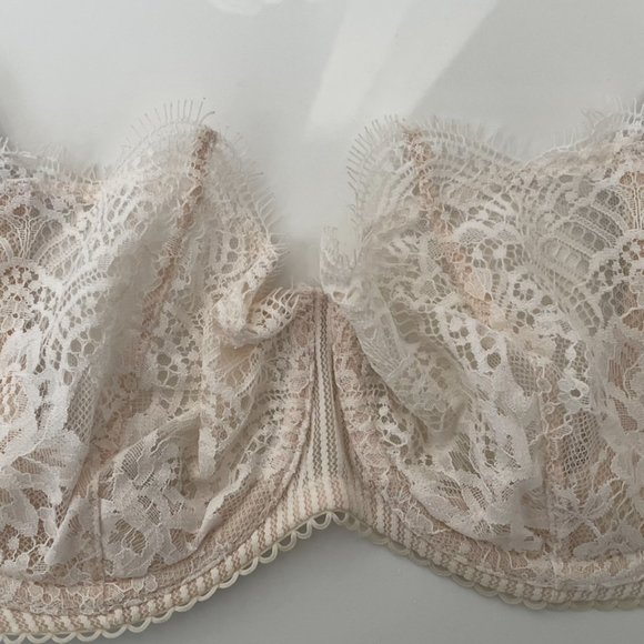 Victoria's Secret Bra - Picture 3 of 9